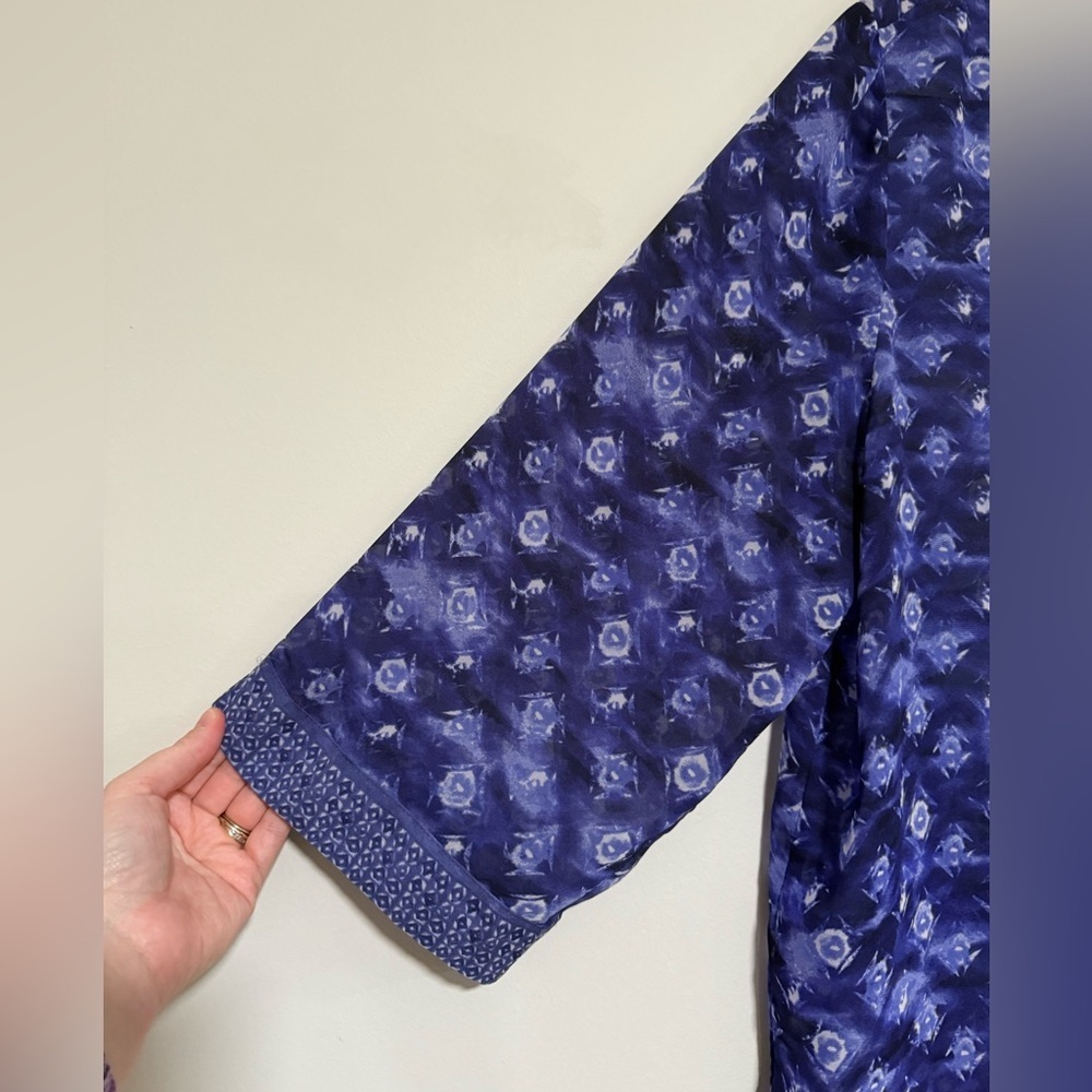 Chico’s Blue Geometric Patterned Sequin Trim Tuni… - image 4